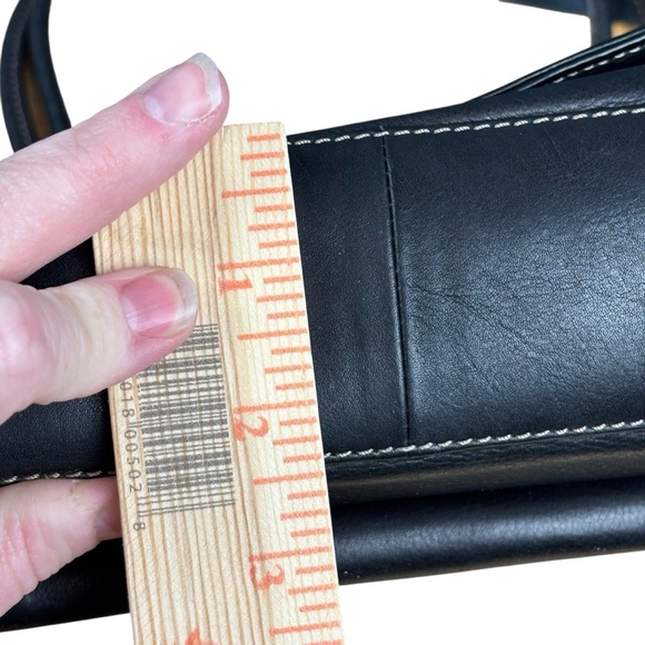 EUC Fossil Black Leather Shoulder Bag - Picture 7 of 16